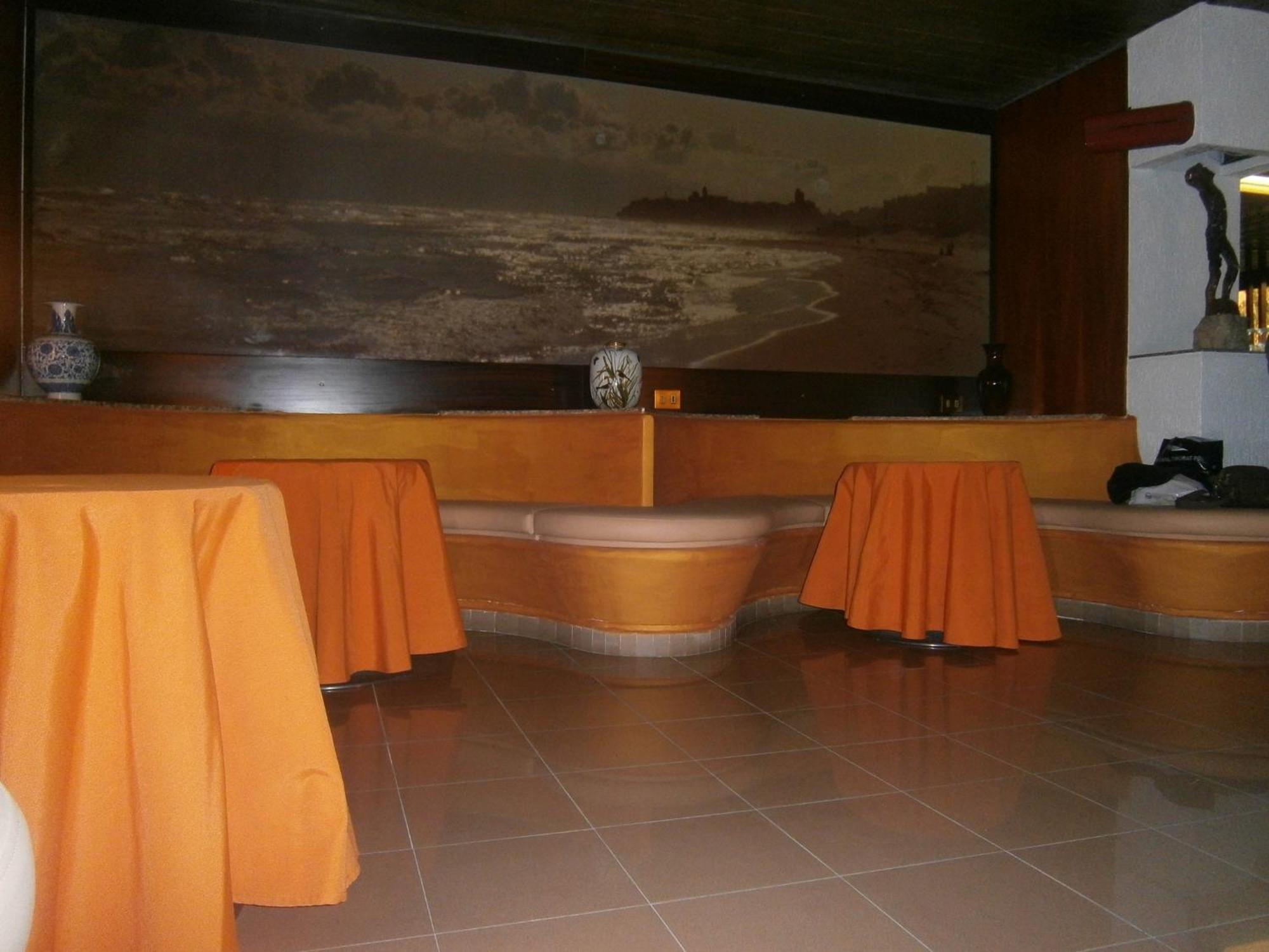 Hotel Corona Термолі Екстер'єр фото