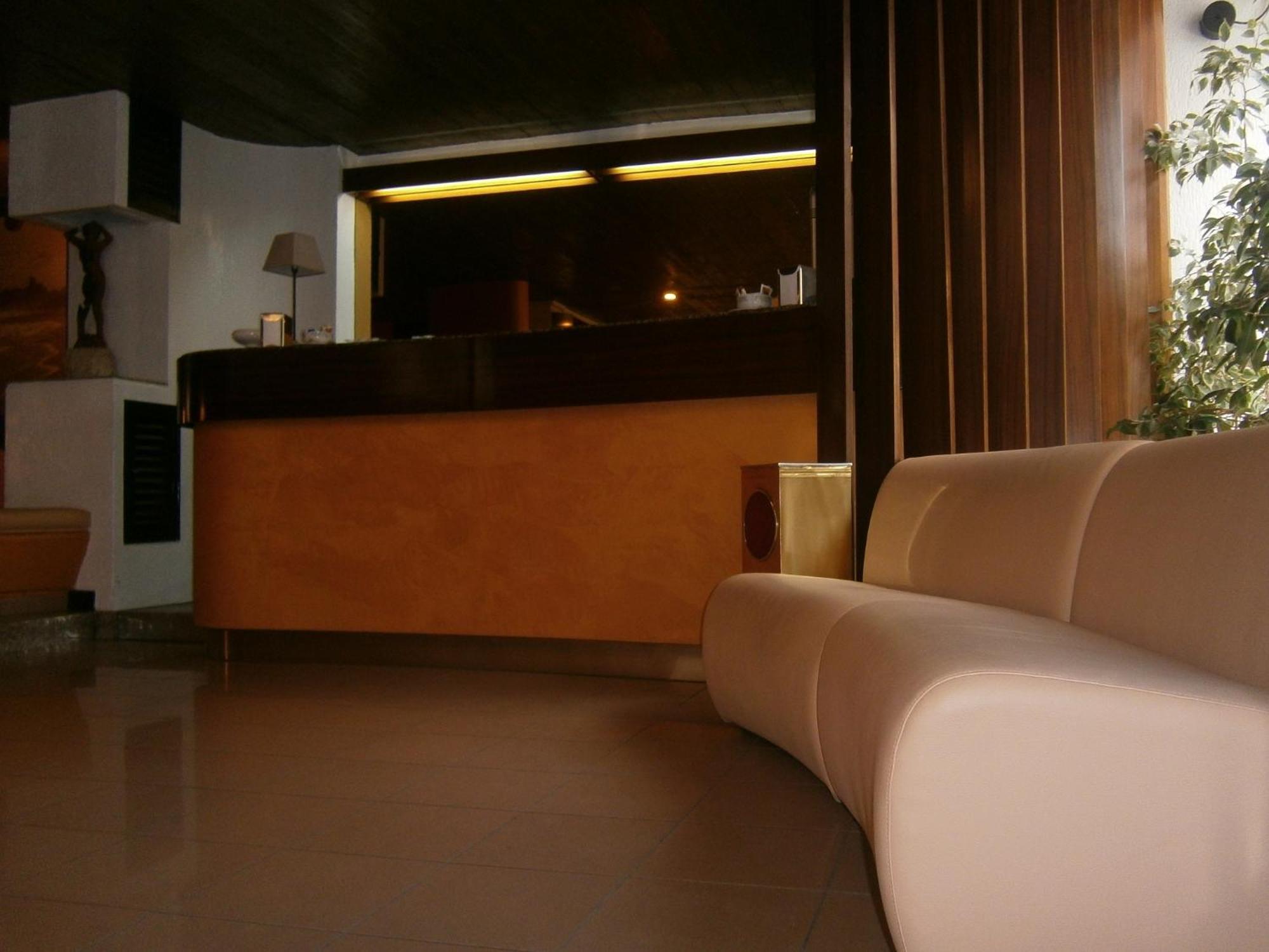 Hotel Corona Термолі Екстер'єр фото