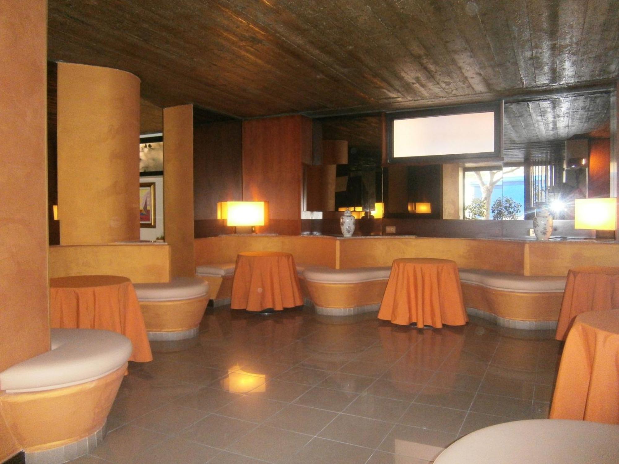 Hotel Corona Термолі Екстер'єр фото