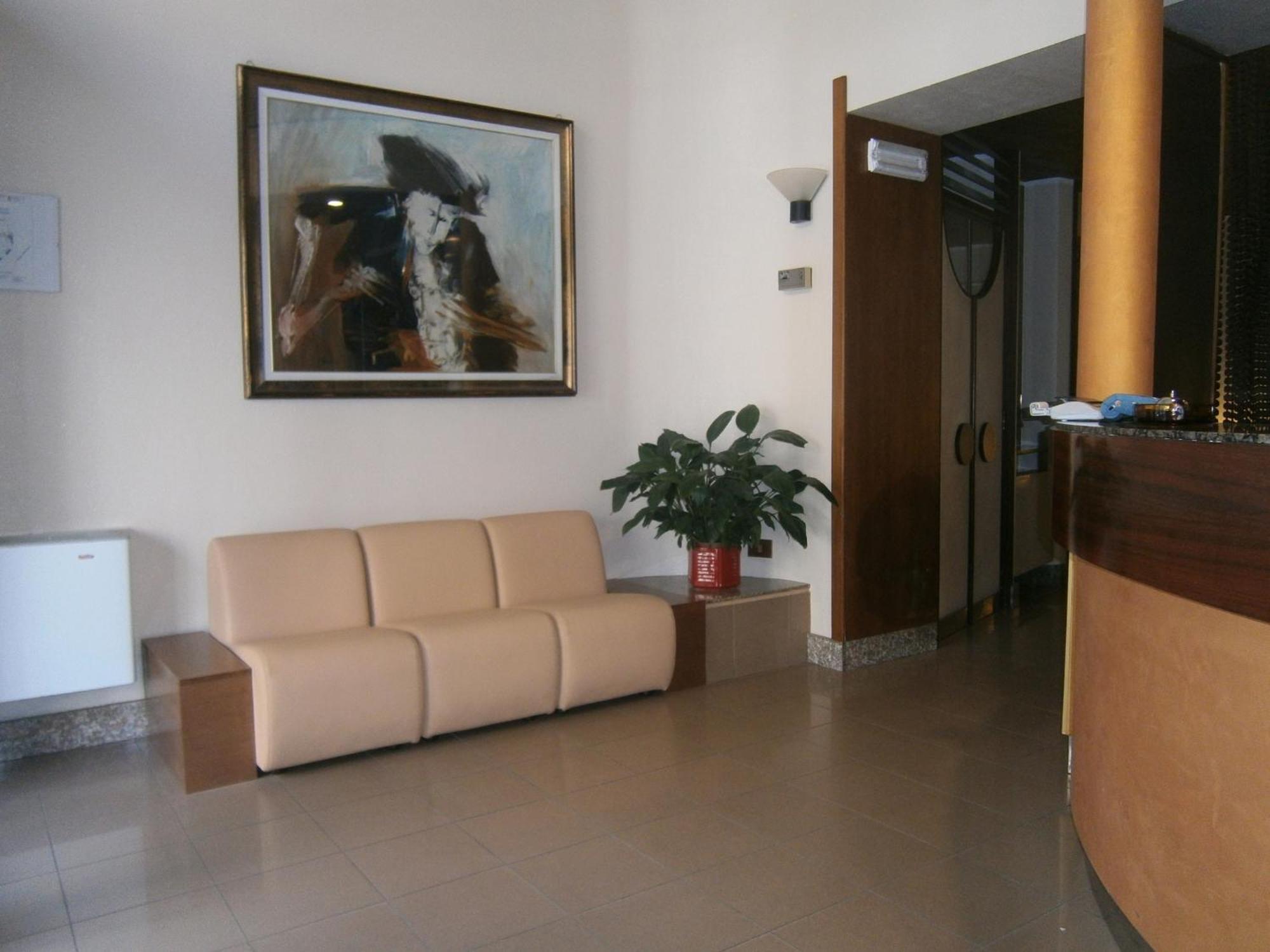 Hotel Corona Термолі Екстер'єр фото