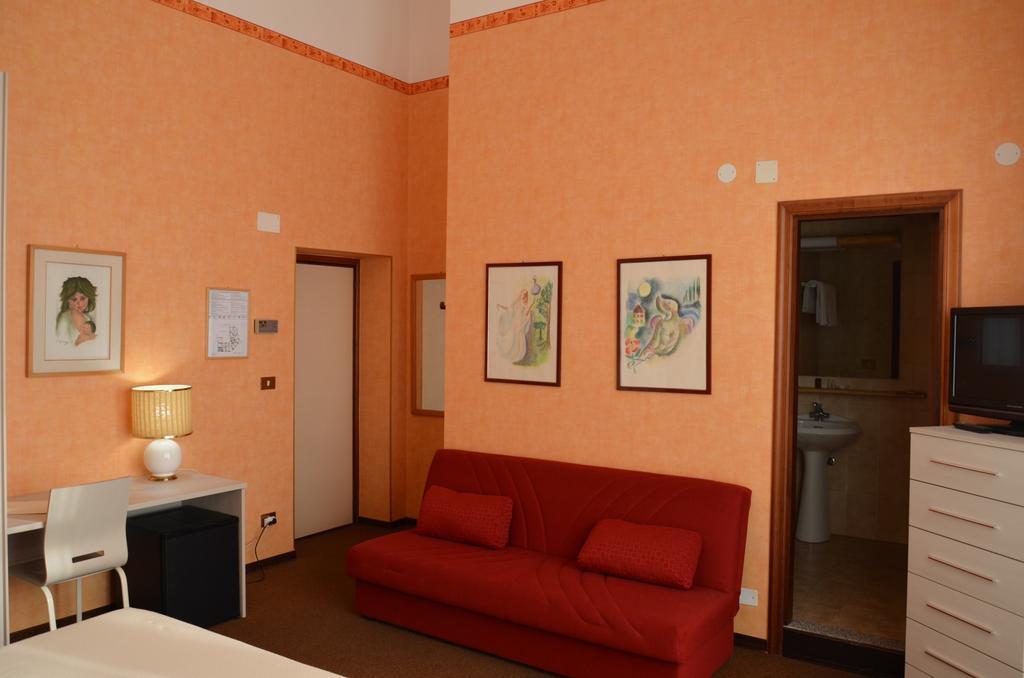 Hotel Corona Термолі Екстер'єр фото