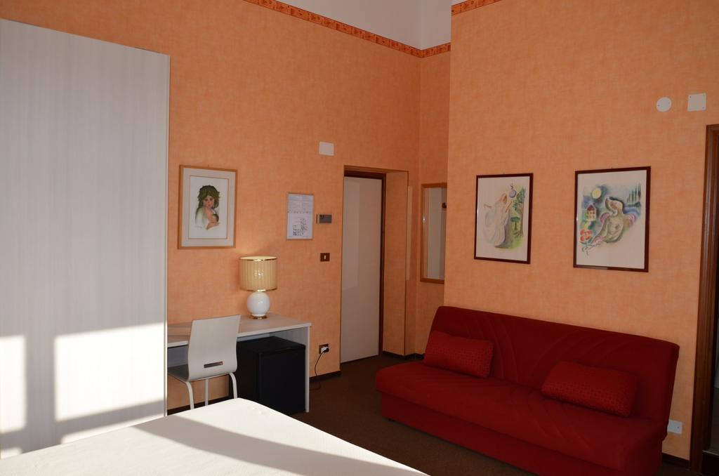 Hotel Corona Термолі Екстер'єр фото