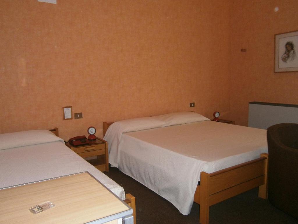 Hotel Corona Термолі Номер фото