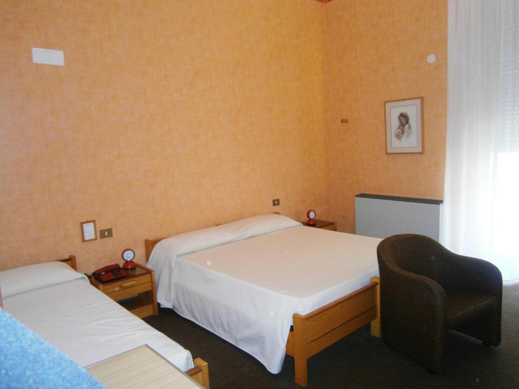 Hotel Corona Термолі Номер фото