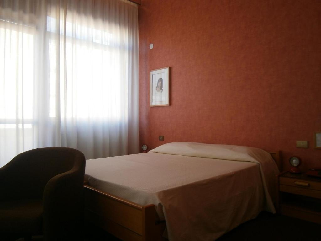Hotel Corona Термолі Номер фото