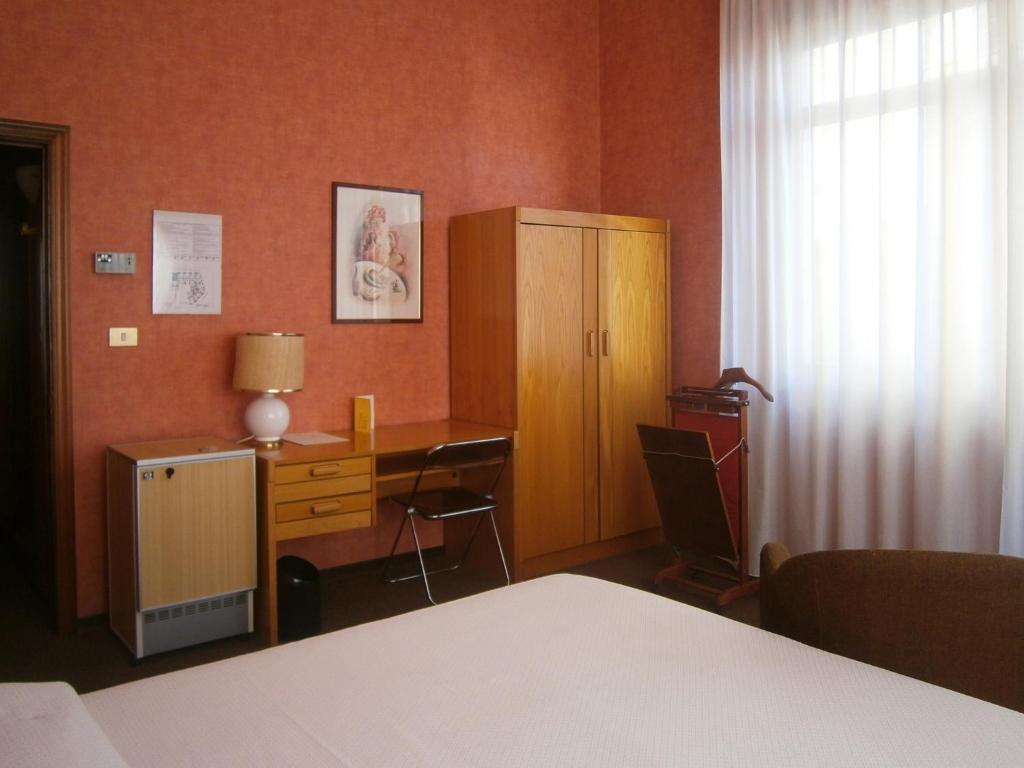 Hotel Corona Термолі Номер фото