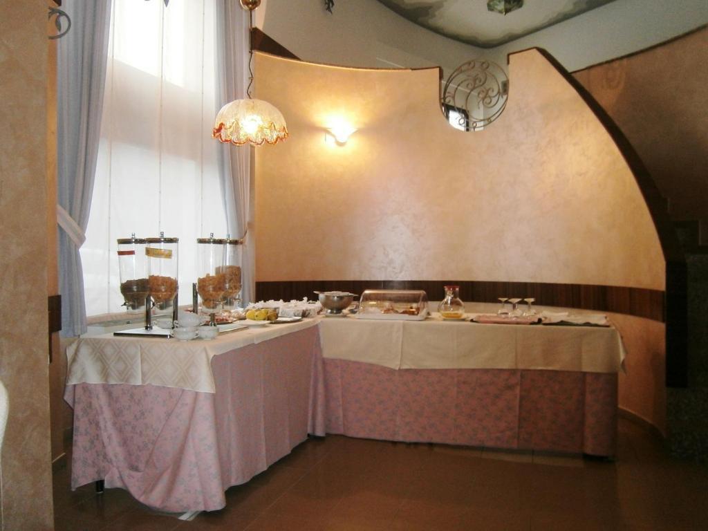 Hotel Corona Термолі Екстер'єр фото