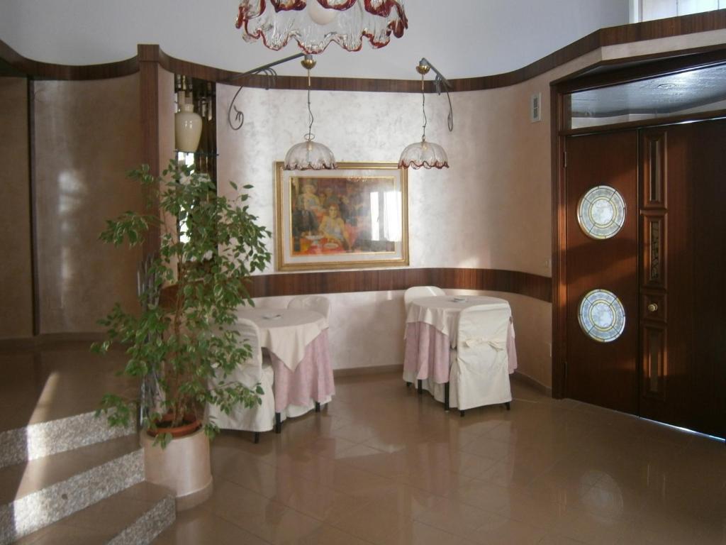 Hotel Corona Термолі Екстер'єр фото