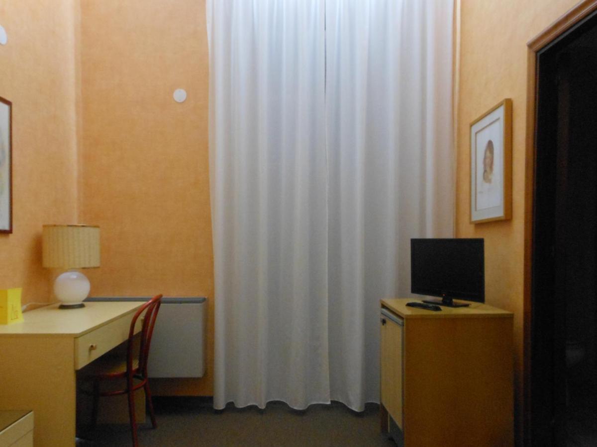 Hotel Corona Термолі Номер фото
